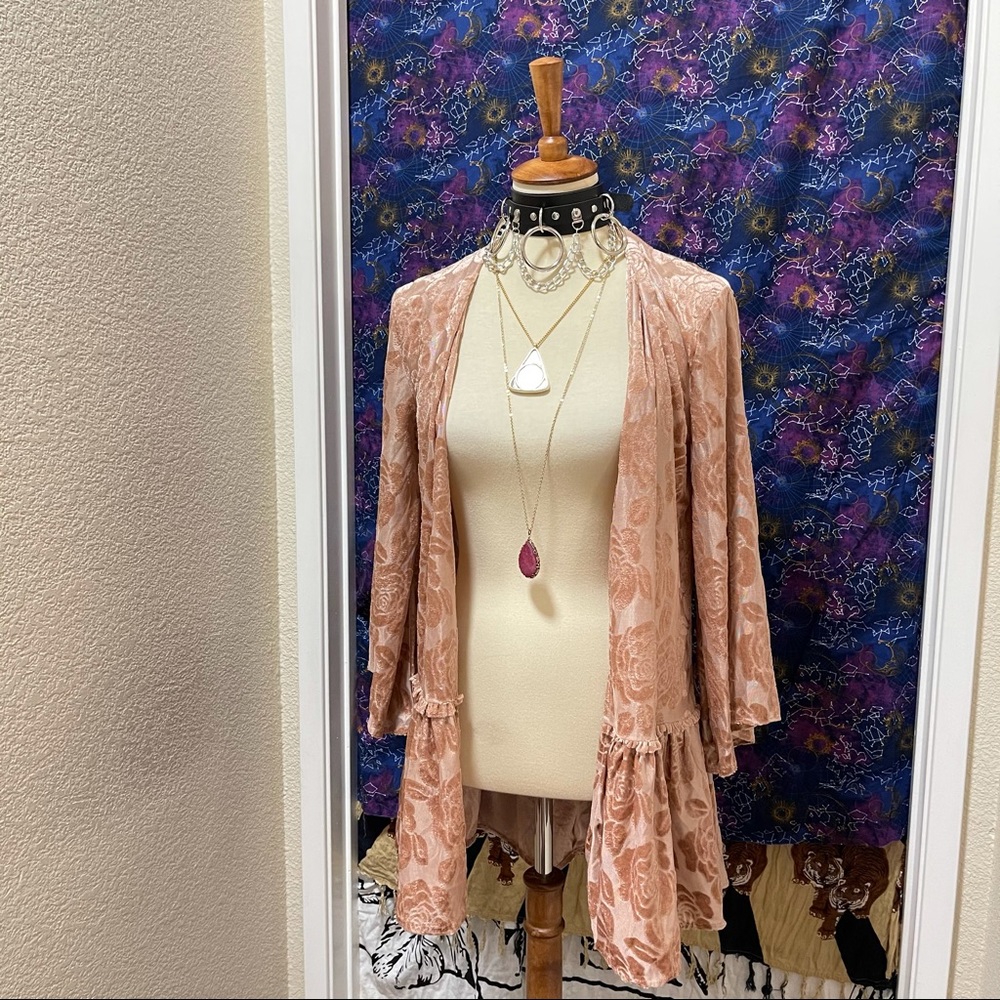 π Lovely Velvet ruffle cardigan - Picture 4 of 11